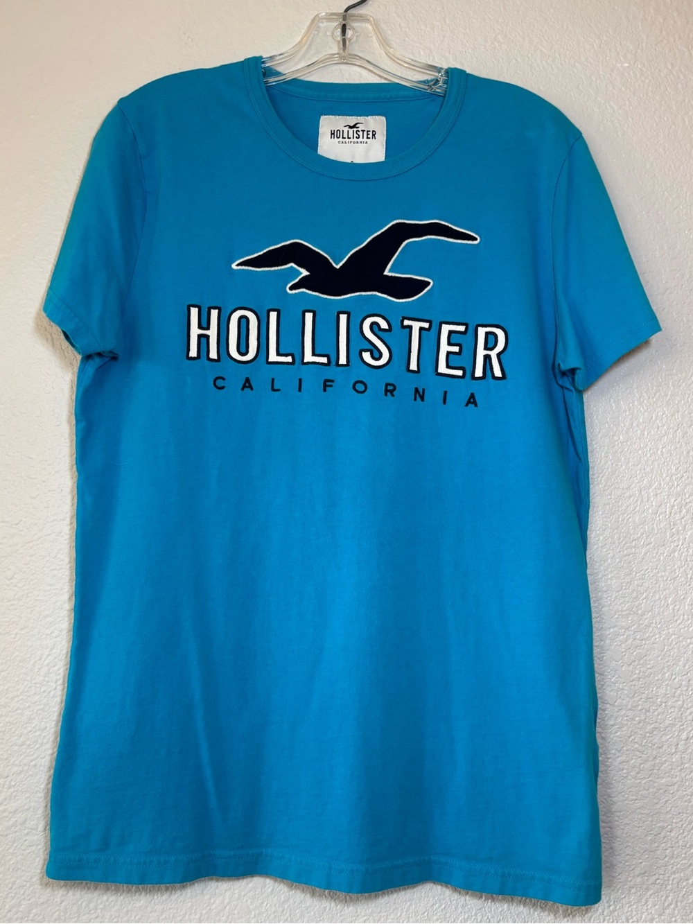 Hollister Men's Blue Short Sleeve Crew Neck T-Shirt Small Spell Out Vintage Y2K